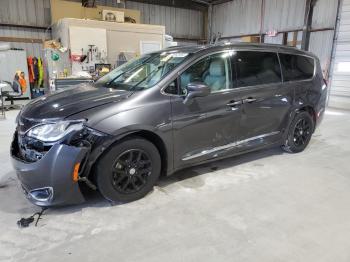  Salvage Chrysler Pacifica