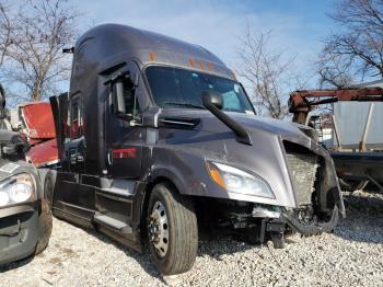  Salvage Freightliner Cascadia 1