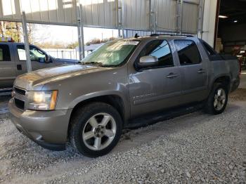  Salvage Chevrolet Avalanche