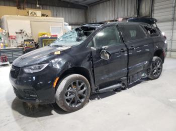  Salvage Chrysler Pacifica