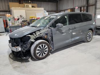  Salvage Chrysler Pacifica