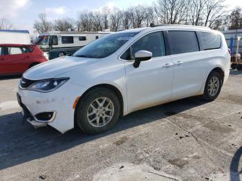  Salvage Chrysler Pacifica