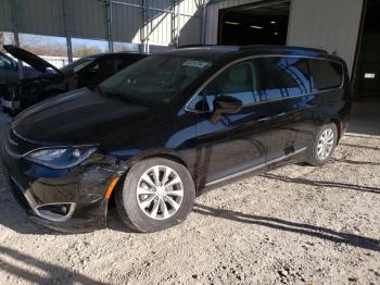  Salvage Chrysler Pacifica