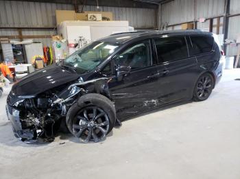  Salvage Chrysler Pacifica