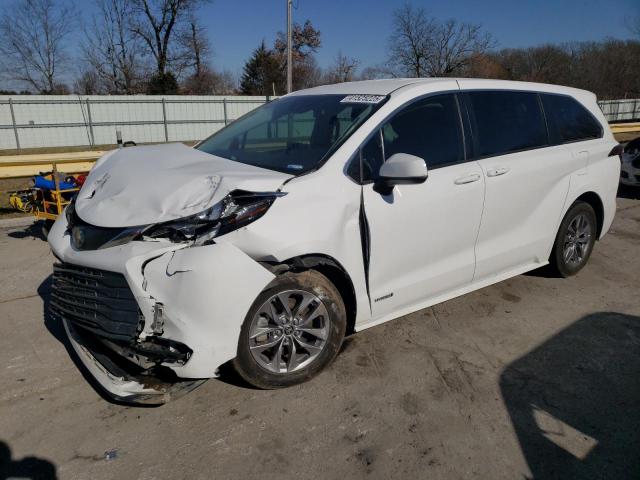  Salvage Toyota Sienna