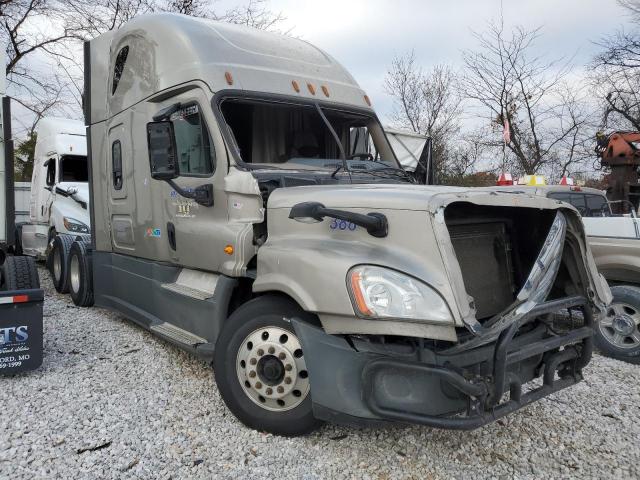  Salvage Freightliner Cascadia 1