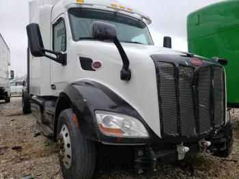  Salvage Peterbilt 579