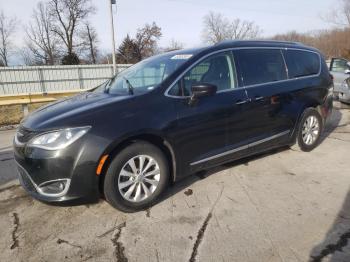  Salvage Chrysler Pacifica