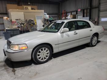  Salvage Lincoln Towncar