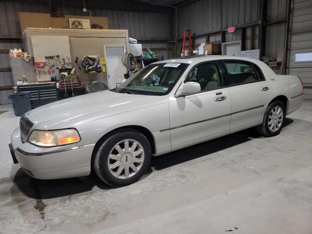  Salvage Lincoln Towncar