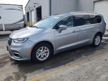  Salvage Chrysler Pacifica