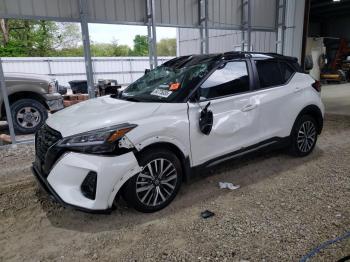  Salvage Nissan Kicks