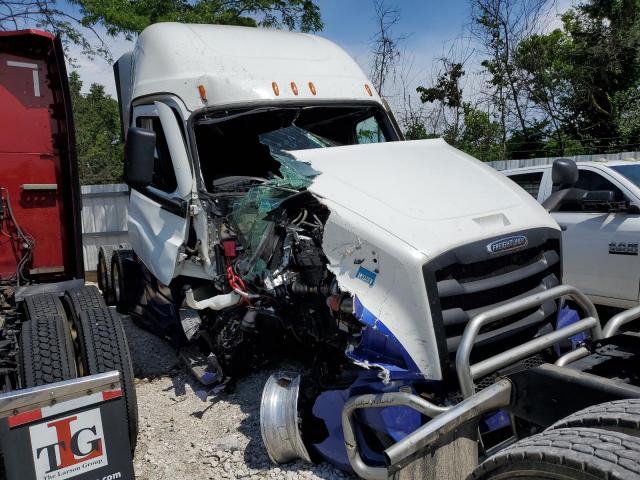  Salvage Freightliner Cascadia 1