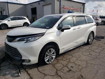  Salvage Toyota Sienna