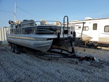  Salvage Sun Tracker Boat