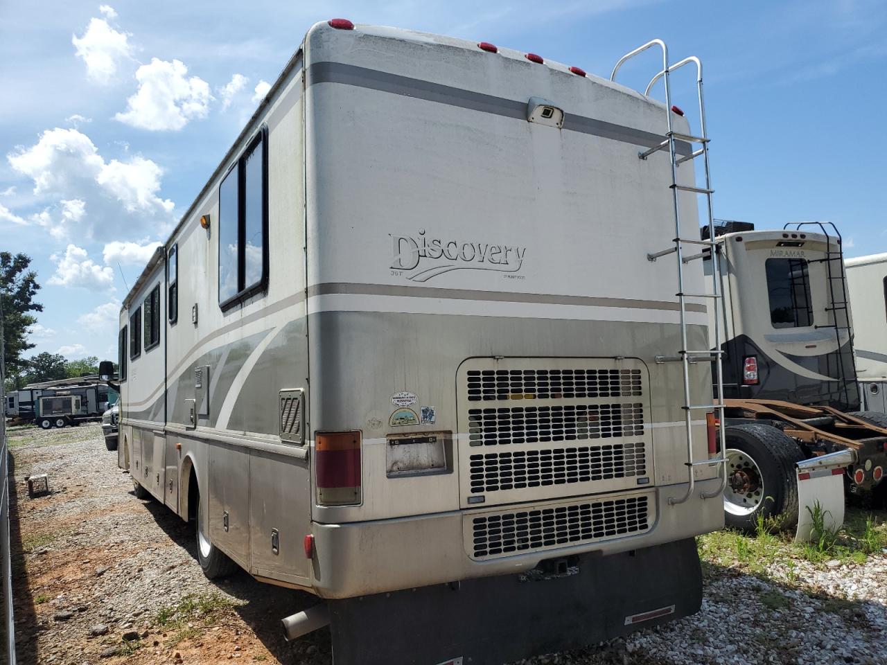 Fleetwood Discovery X Line Motor Home Image 2
