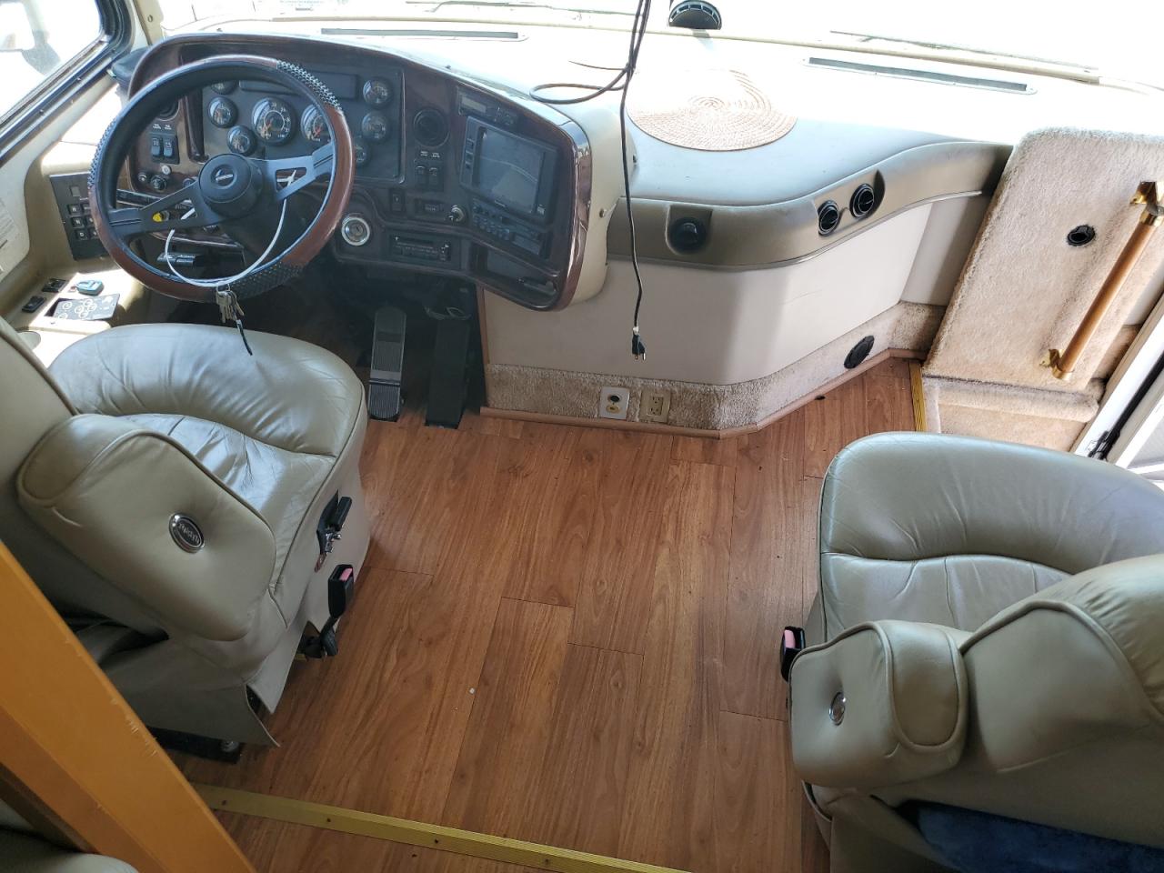 Fleetwood Discovery X Line Motor Home Image 10