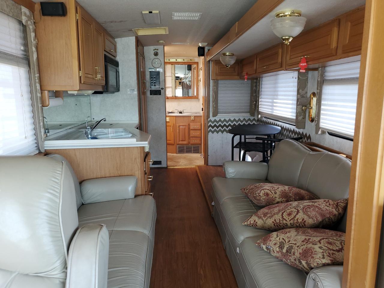 Fleetwood Discovery X Line Motor Home Image 4