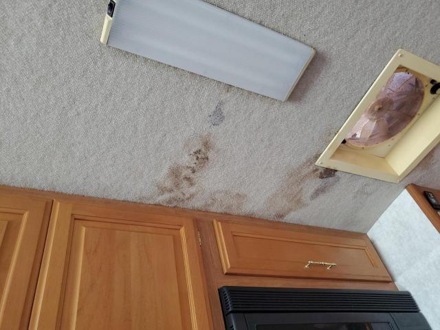 Fleetwood Discovery X Line Motor Home Image 5