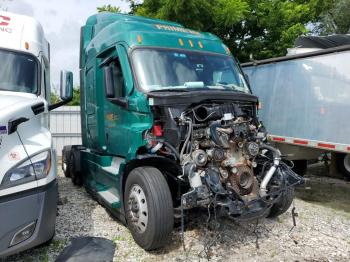  Salvage Freightliner Cascadia 1