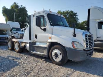  Salvage Freightliner Cascadia 1