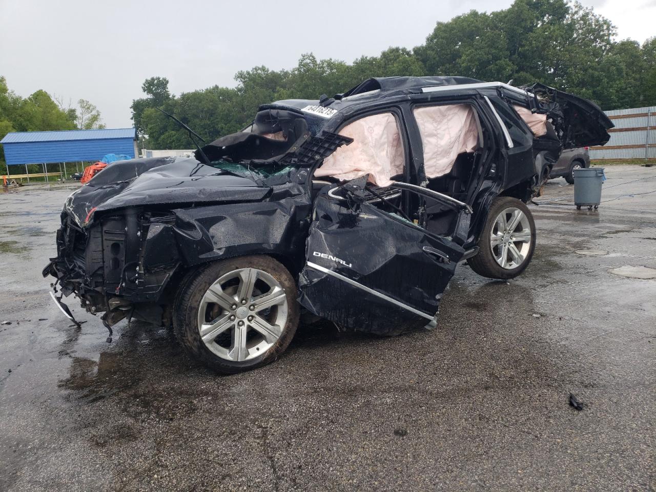 GMC Yukon Denali Image 1