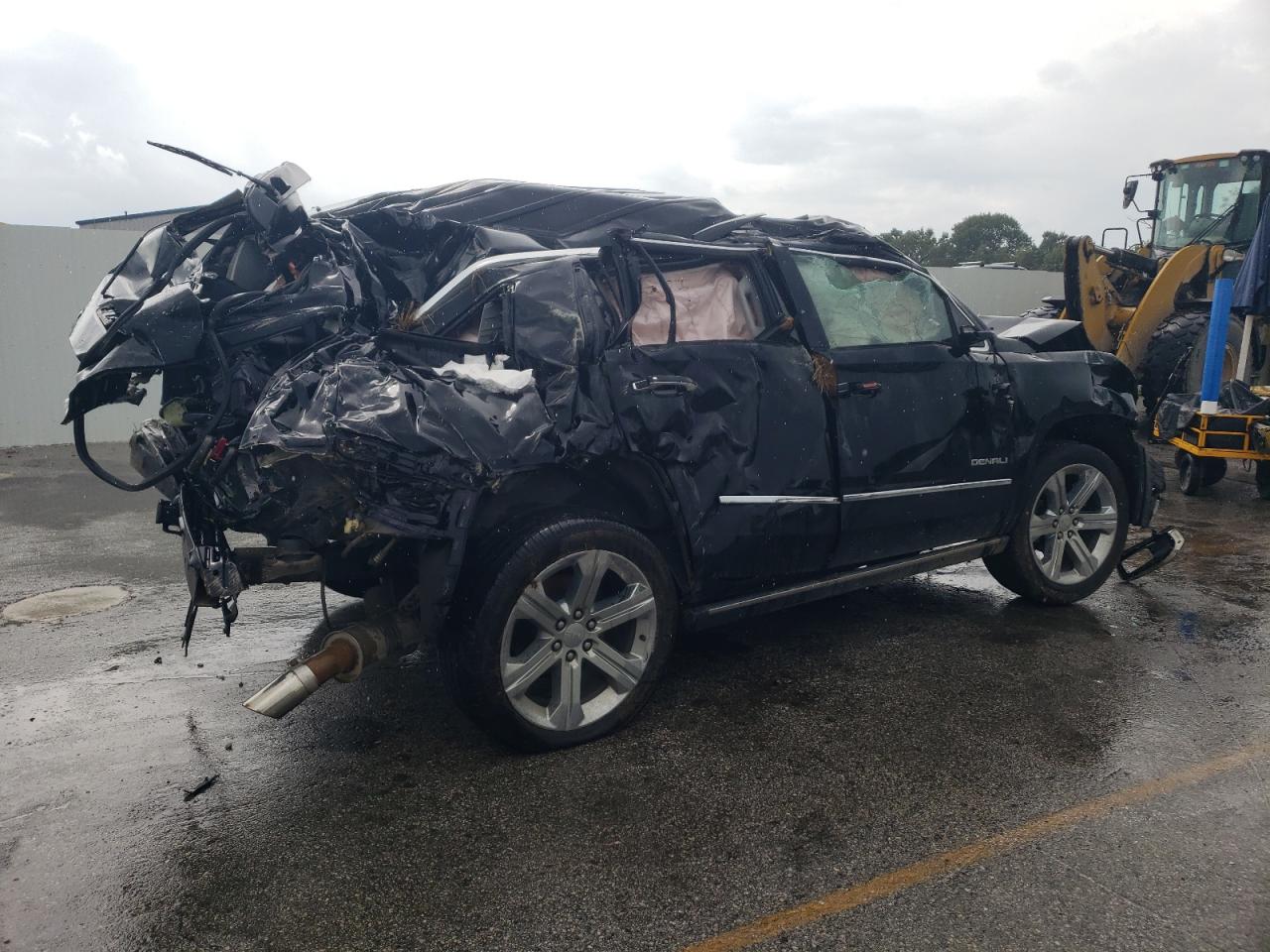 GMC Yukon Denali Image 7