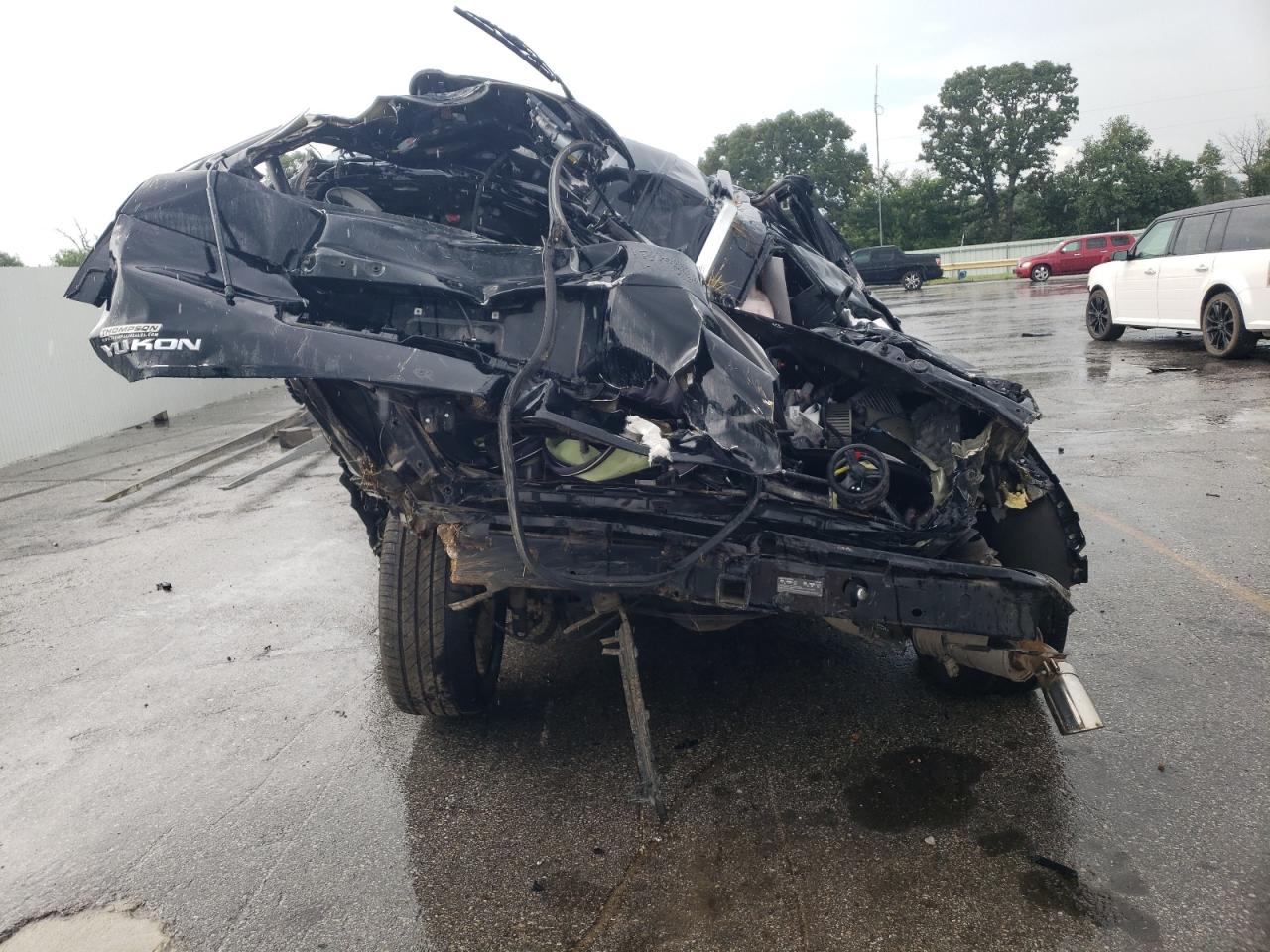 GMC Yukon Denali Image 3