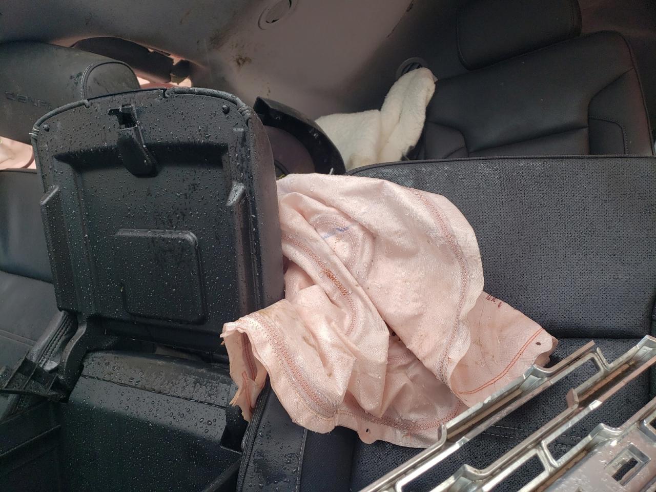 GMC Yukon Denali Image 8