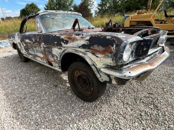  Salvage Ford Mustang