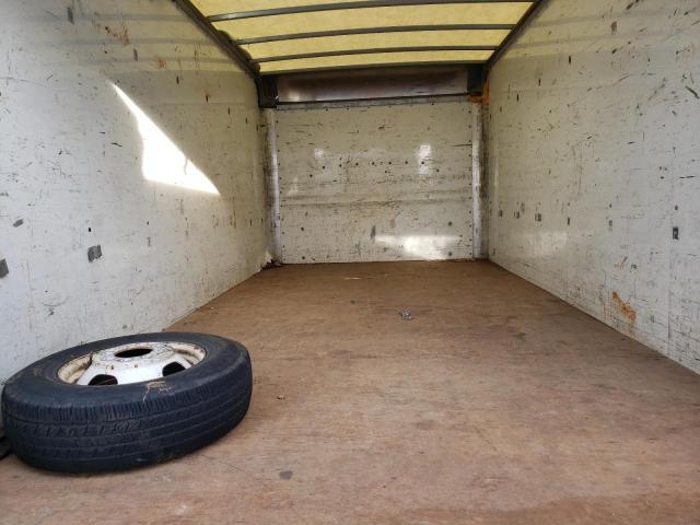 GMC Savana Cutaway G3500 Image 9