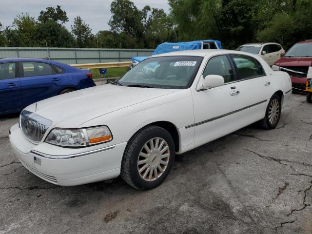  Salvage Lincoln Towncar