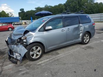  Salvage Toyota Sienna