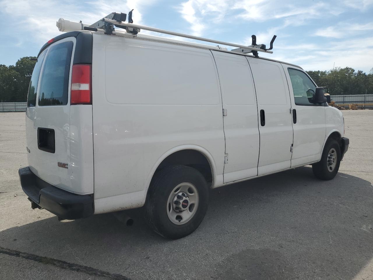 GMC Savana G2500 Image 8