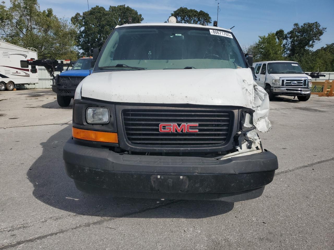 GMC Savana G2500 Image 11