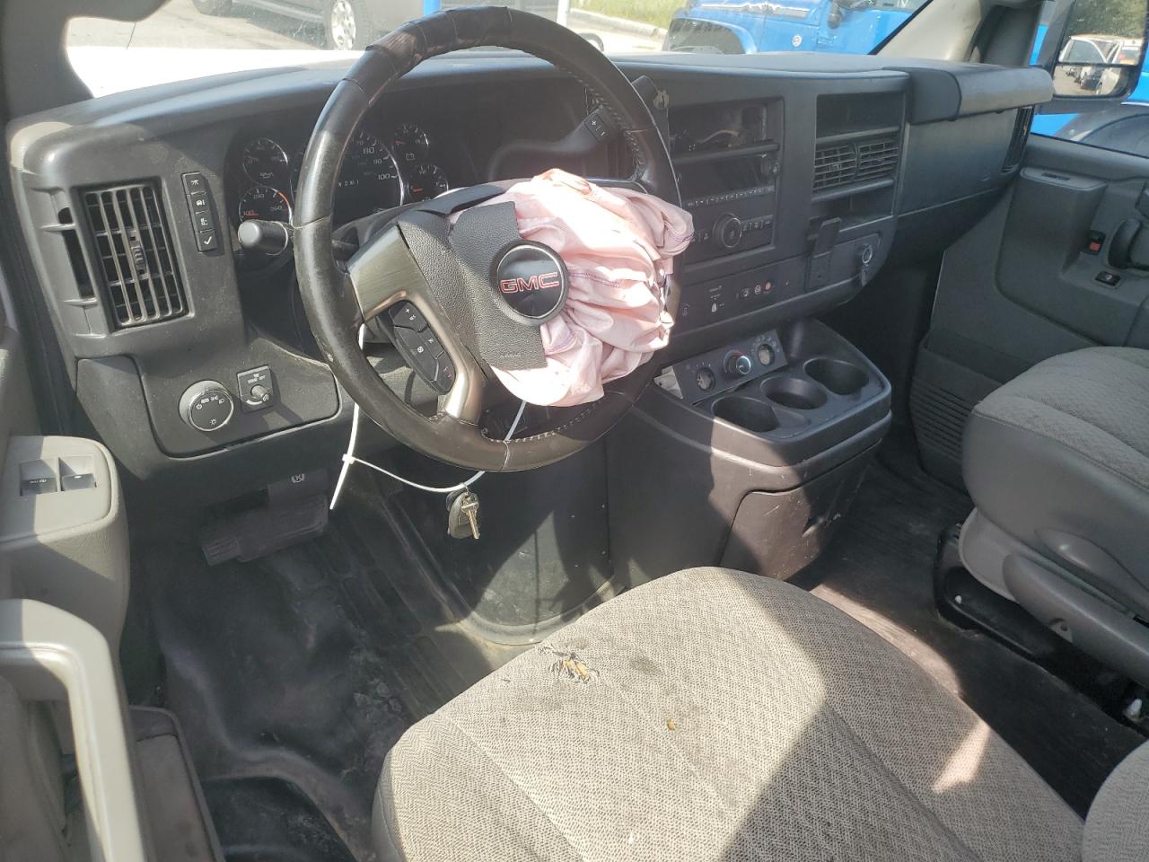 GMC Savana G2500 Image 14