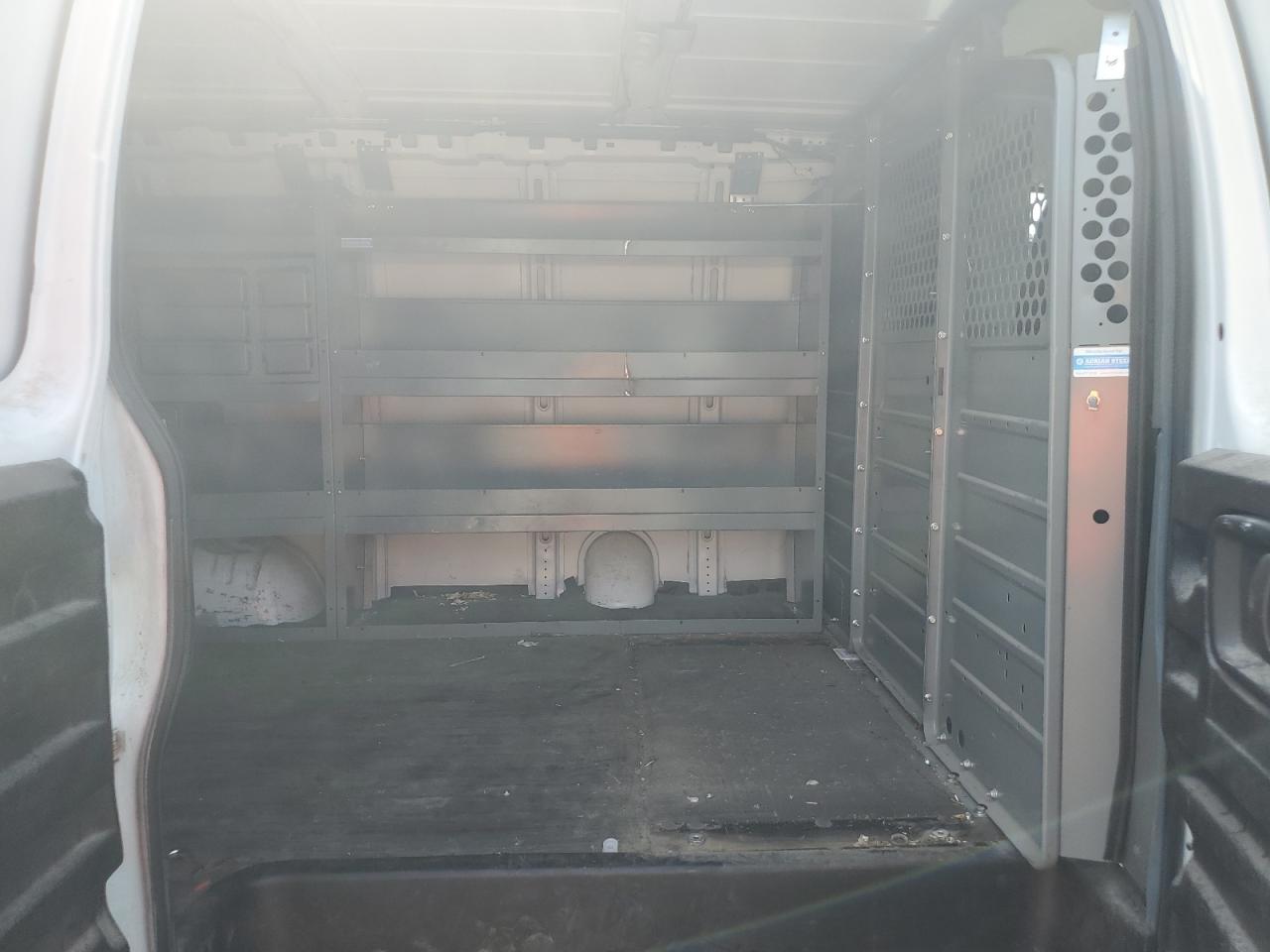 GMC Savana G2500 Image 5