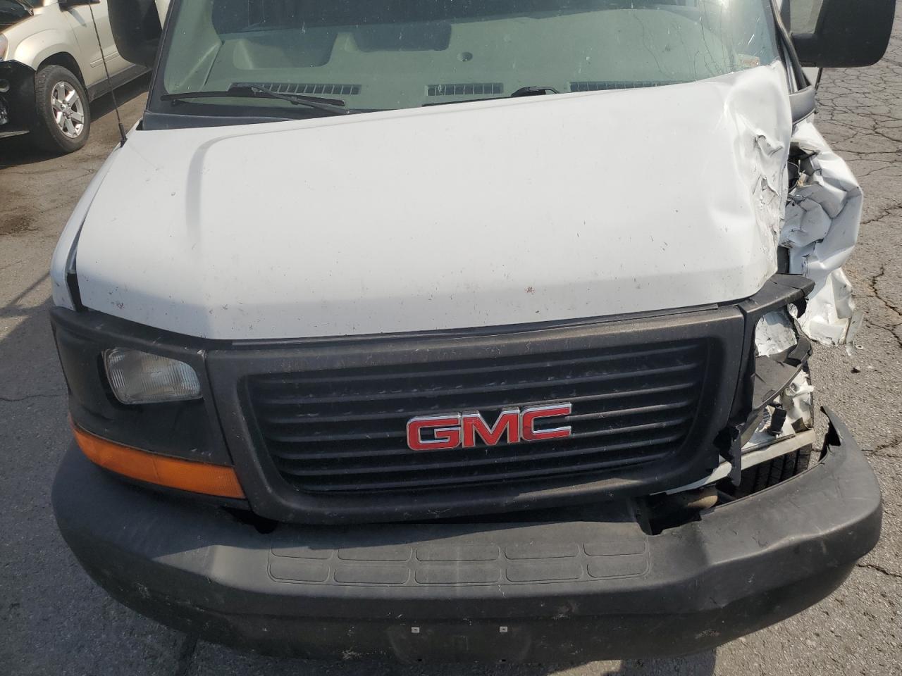 GMC Savana G2500 Image 6