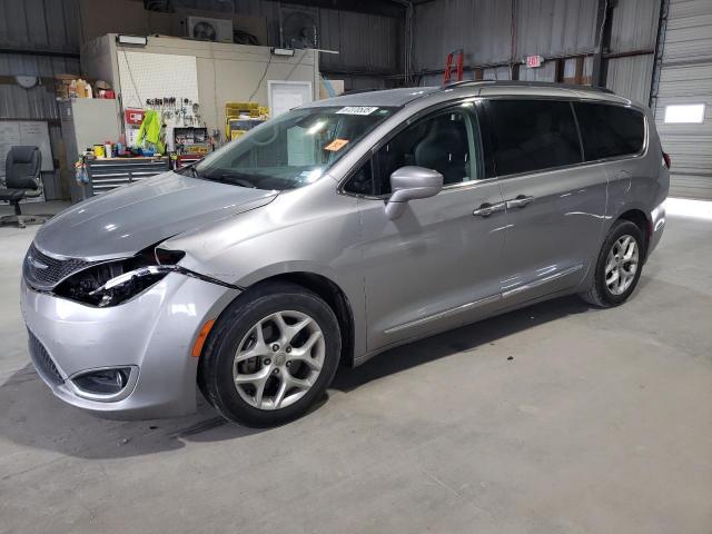  Salvage Chrysler Pacifica