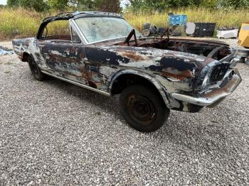  Salvage Ford Mustang