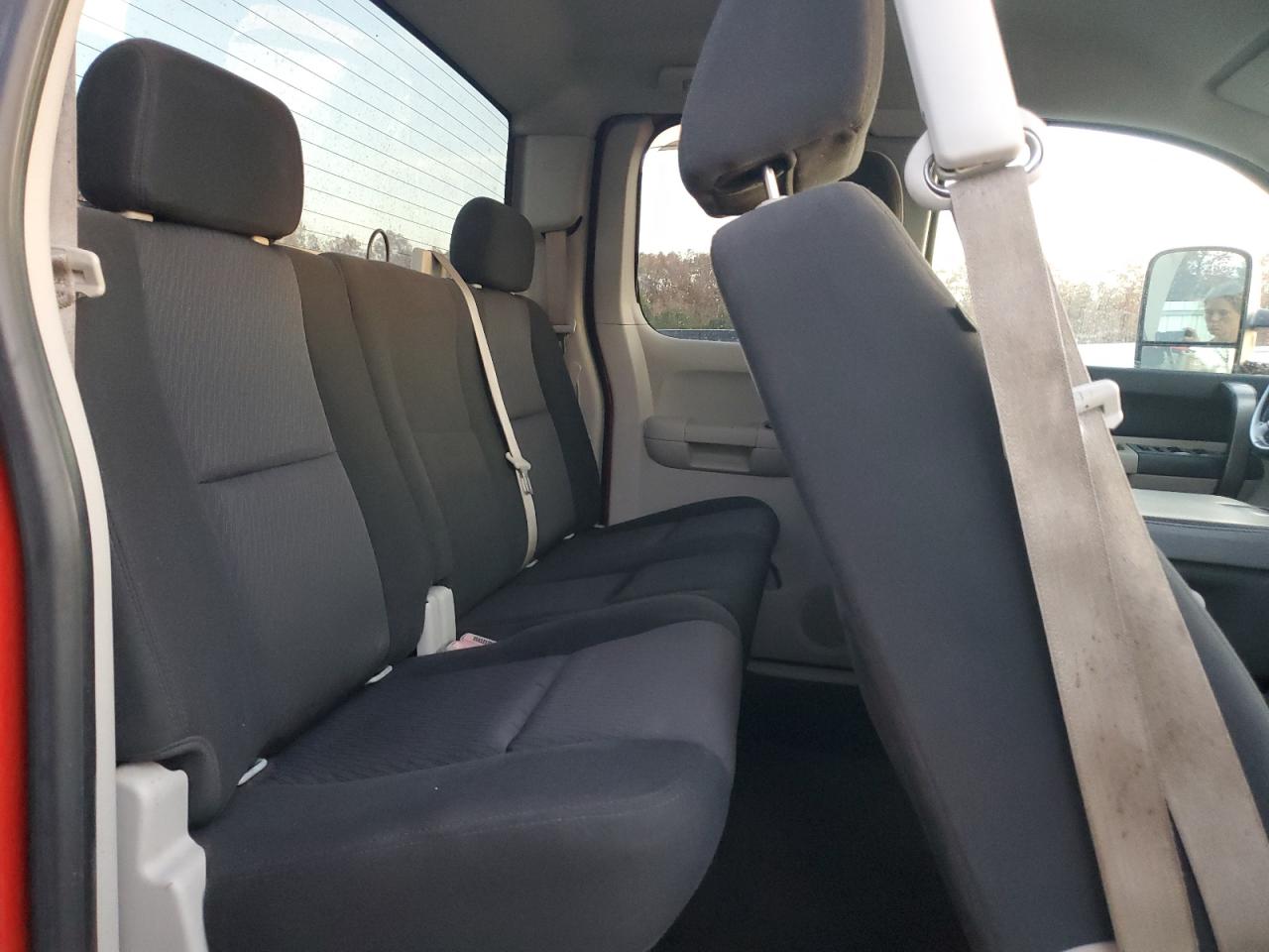 Chevrolet Silverado C1500 Image 8