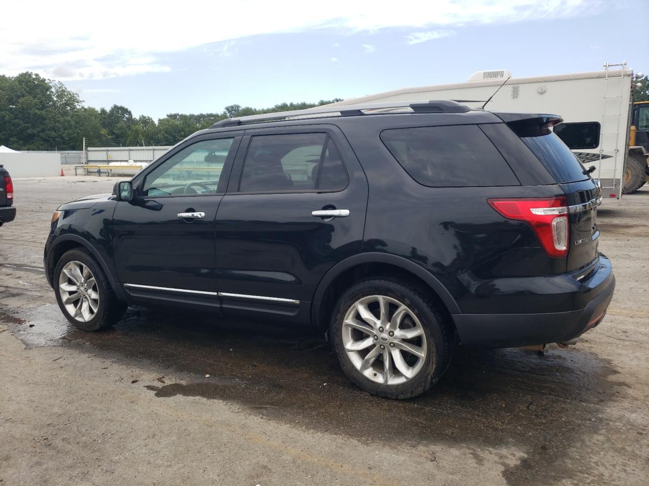 Ford Explorer Limited Image 11
