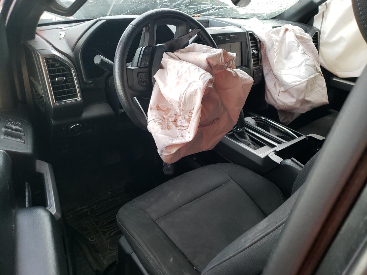 Ford F-150 Supercrew Image 8