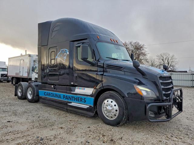  Salvage Freightliner Cascadia 1