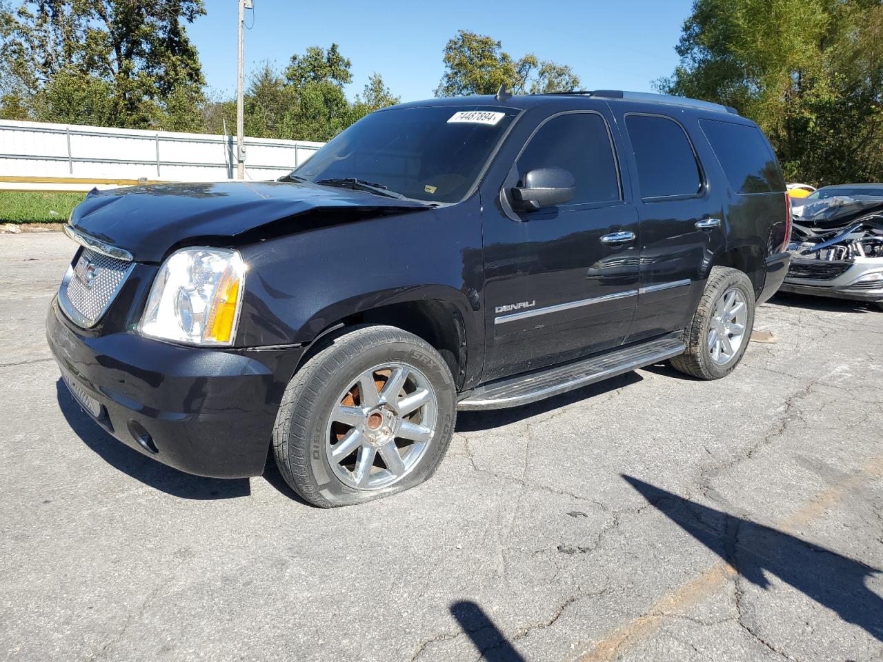 GMC Yukon Denali Image 1