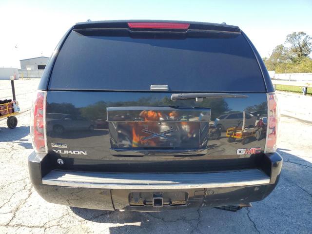 GMC Yukon Denali Image 6