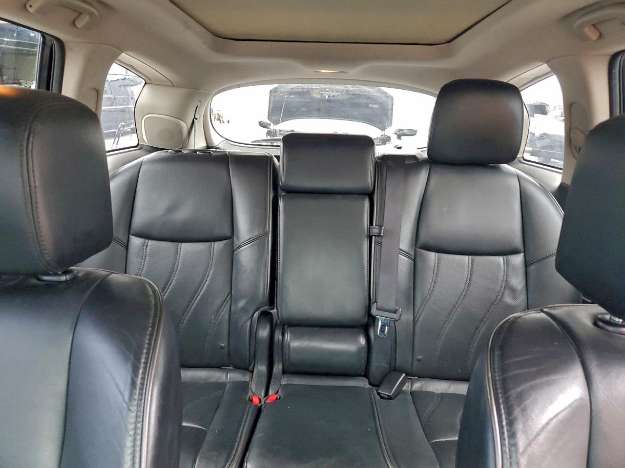 INFINITI JX35 Image 2