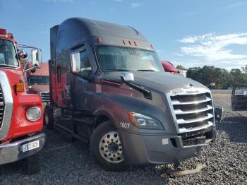  Salvage Freightliner Cascadia 1