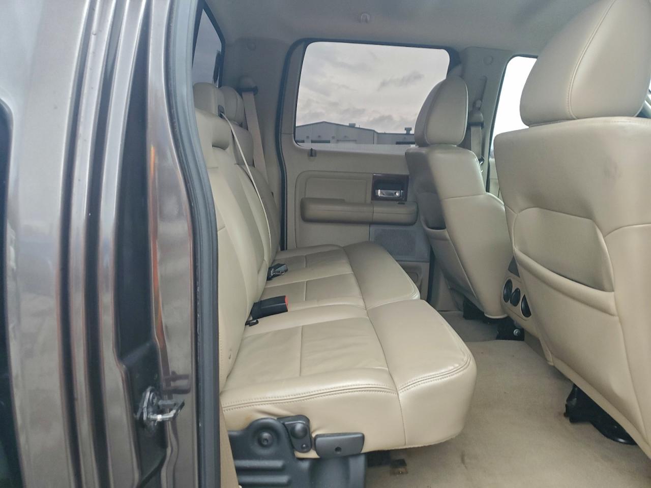 Ford F-150 Supercrew Image 12