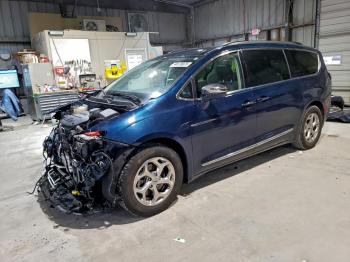  Salvage Chrysler Pacifica